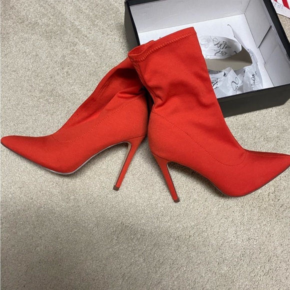 Red heeled boots Size 7.5 Worn ONcE. - Picture 1 of 5